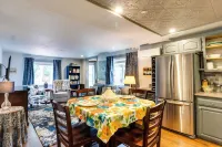 Peaceful Renton Retreat w/ Hot Tub Access!