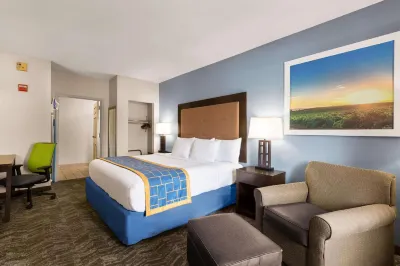 Days Inn & Suites by Wyndham Savannah Midtown Hotel in zona Armstrong State University