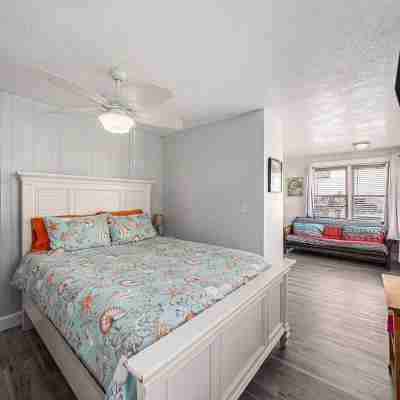 Cozy Unit #1 of a Two Unit Beach Bungalow Rooms