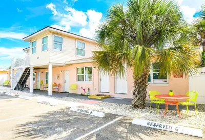 COASTAL GETAWAY !!!! Hotels near John's Pass Sand Bar