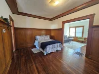 Cozy Single Level Home in Quiet Walkable Neighborhood. Washer and Dryer in Unit!