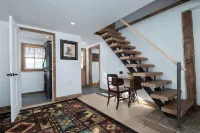 Historic 1843 Belmont Home, Near Okemo & Vast, Sleeps 10+, Gigabit WiFi