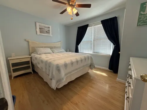 Charming 3-bedroom townhome 2 blocks from ocean and bay, in town of Stone Harbor Hotel a Stone Harbor