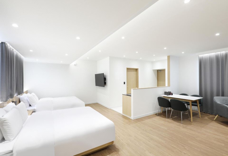 깔끔하고 모던한 브라운도트 홍성 내포점 객실 내부 사진