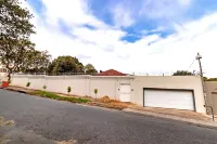 6-9 bedroom house for group trips Hotels in Jeppestown