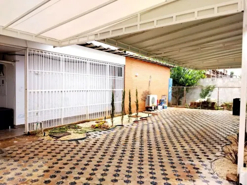 Spacious 5-bedroom house in charming Brasília with WiFi, AC فنادق في Lago Sul