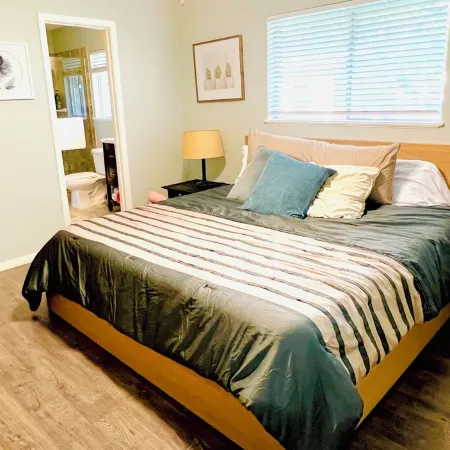 Spacious 4bedroom in charming downtown Bastrop for gathering w family & friends