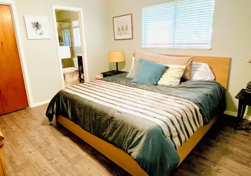 Spacious 4bedroom in charming downtown Bastrop for gathering w family & friends