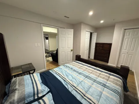 Charming 2-bedroom condo in brilliant Bowie with AC