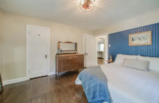 The Green Acres Cottage - Charming 2 Bedroom near S&T and Acorn Trail in Rolla.