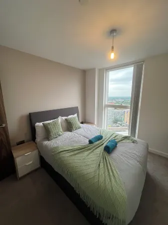 Luxury, Centrally Located 2 Bedroom Duplex Apt with Skyline View Balcony