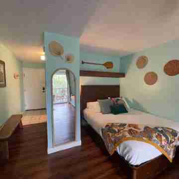 Beach Bungalow Condo in Kona - New Remodel with 3 Beds & Sleeps 4 + Pool Rooms