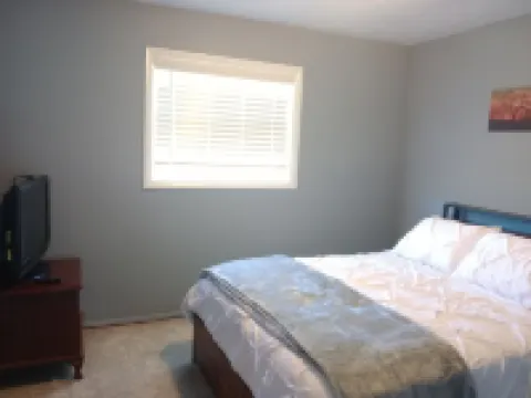 Cozy 1-bedroom on a quiet residential street Hotels in 