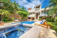 Private Luxurious Beachfront Villa with Chef, Household Staff, Concierge - Villas