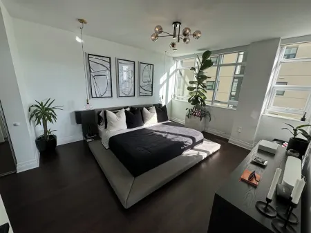 Irvine 2-bedroom condo in luxury high-rise with full amenities