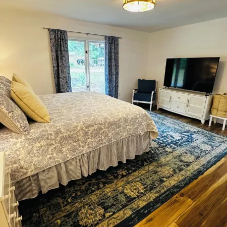 Lakefront Home w/Private Dock, Hot Tub, Firepit, Kayaks, Pet Friendly, Sleeps 8