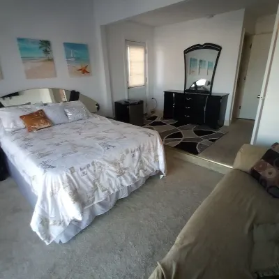 Direct ocean view 4-bed 2 bath  in fabulous Hull with AC,WiFi deck walk to beach Hotel in zona Peddock's Island