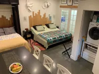 Studio:AC,WiFi, shower, tankless water heater, kitchen, adjustable beds, parking