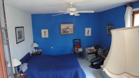 Villa in private residence, 8-minute walk to sea, 5-minute walk to shops.