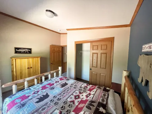 Lakeside Cabin in the Northwoods Hotels in Presque Isle