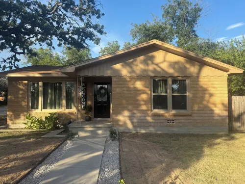 Wonderful 3-bedroom house walking distance to TSU in Stephenville