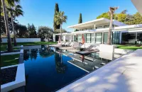 Californian villa in Mougins with 2 pools