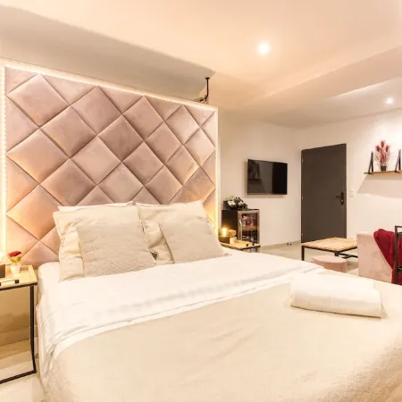 Suite Wood Love & Spa - 4P Private Sauna and Jacuzzi