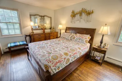 Catskills Getaway: 3BR Retreat w/ Media Room, Near Casino, Bethel Woods & More! Hotels near Top Golf Swing Suite at The Alder