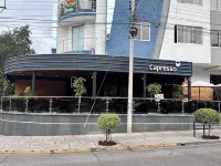 Luxury apartment/3 Beths/3 Queen Beds 2 1/2 Baths Hotels in 