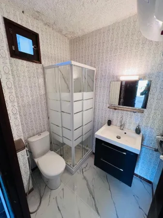 Residential apartment, balcony sea view, private beach access 200m, private parking