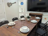 Renovated 3 bd 2.5 bath centrally located next to MTSU/Night life/Restaurants/DT