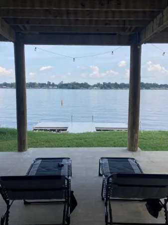 Pleasant 4-bedroom house in New Roads with WiFi. Отели в г. Пуэнт Каупе Пэриш