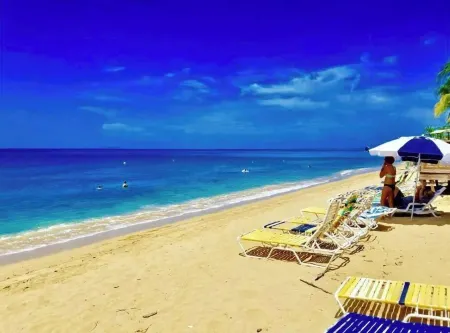 Beach Apartment, Walk to the Beach! Отели в г. Ринкон