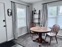 Pets, 30+days, Queen, ground lvl near ATSU, TSU, NRMC