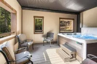 Luxurious Ski-In/Ski out adjacent Ski Slope side!