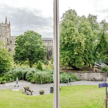 Spacious City Apartment - Dunfermline