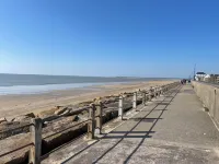 Just 50m from the sea, this pretty, comfortable villa is ideal for family vacations. Hotels in Hauteville-sur-Mer