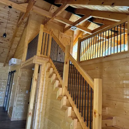 NEW Charming 3-bedroom cabin with WiFi, Hot Tub & ATV trailer parking in RRG