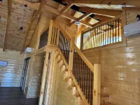 NEW Charming 3-bedroom cabin with WiFi, Hot Tub & ATV trailer parking in RRG