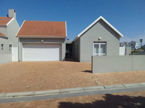 The Grace @ Pelican Bay is a delightful canal-side retreat located in Port Owen. Hotels in Velddrif