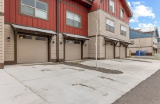 Ponderosa Pines Retreat, featuring 3 Beds and 3 Baths with Privacy