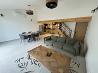 4-bedroom house with pool and air conditioning