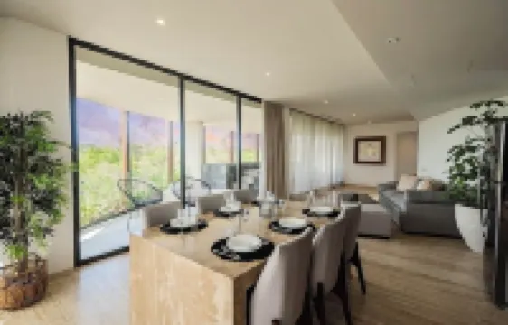 Luxury 4bed PH suite w. private pool