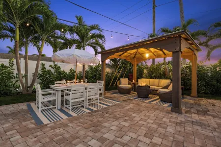 Caloosa Cabana: Heated Pool, Game Room, Putting Green, Fully Rennovated