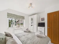 2-Bed Central Apartment- Free Private Parking