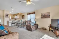 Lux 2BR Condo w/Jacuzzi, fast Wifi, Clubhouse, Gym