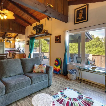 < 1 Mi to Port of Alsea: Inviting Gem w/ Views!