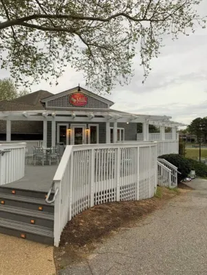 Book A Piece of History at Kingsmill Resort in Williamsburg Virginia! Griffon附近的飯店
