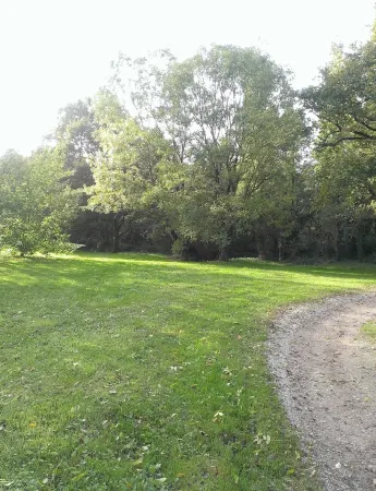 The charm of stone and greenery. Accommodation for 4 to 8 people in the countryside.