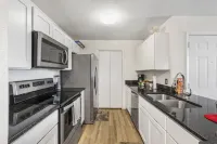 Stunning European Decor and Modern Amenities - Cozy Exclusive Retreat Hotels in Conway